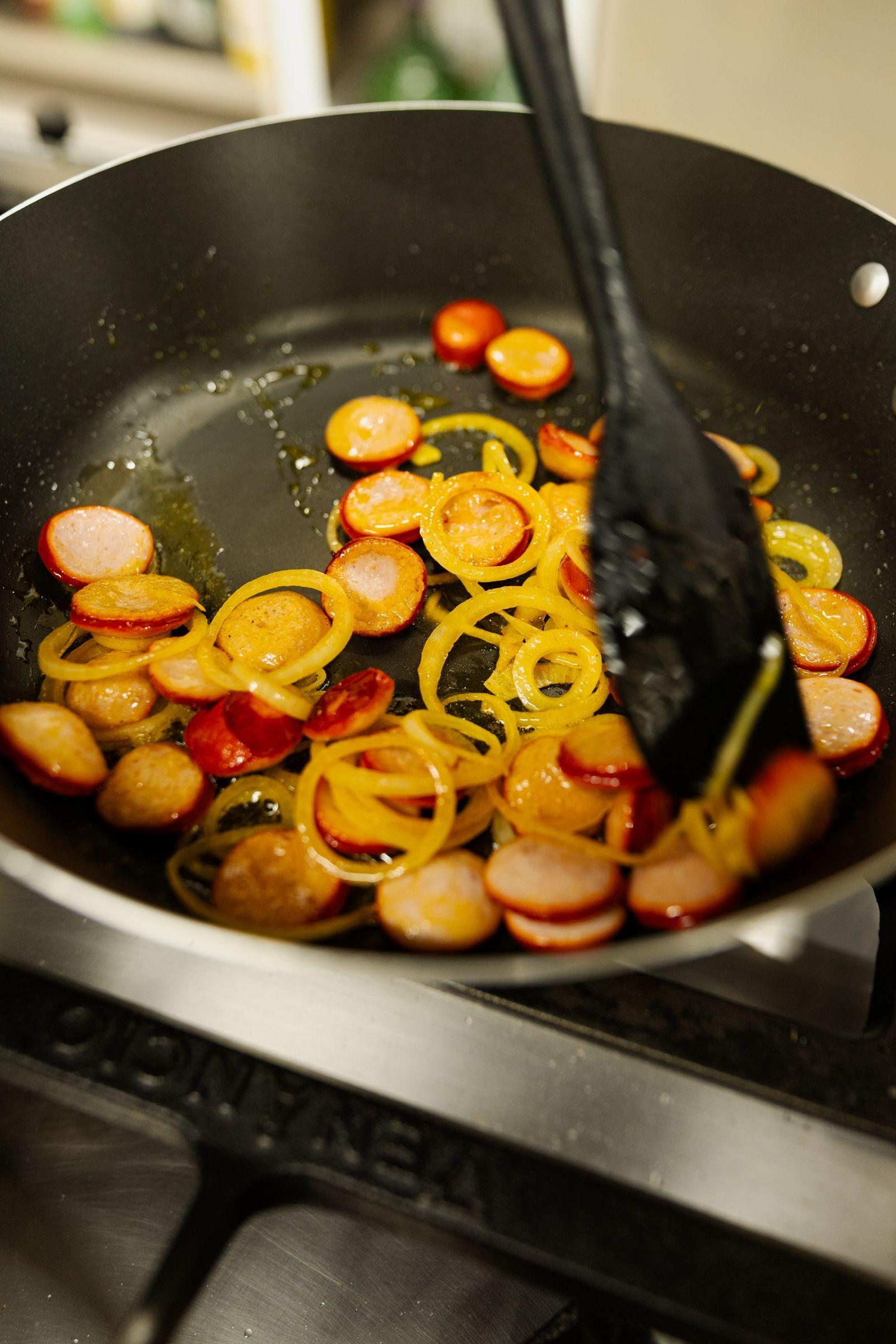 Longaniza Fresca a la Sartén con Pimientos Verdes