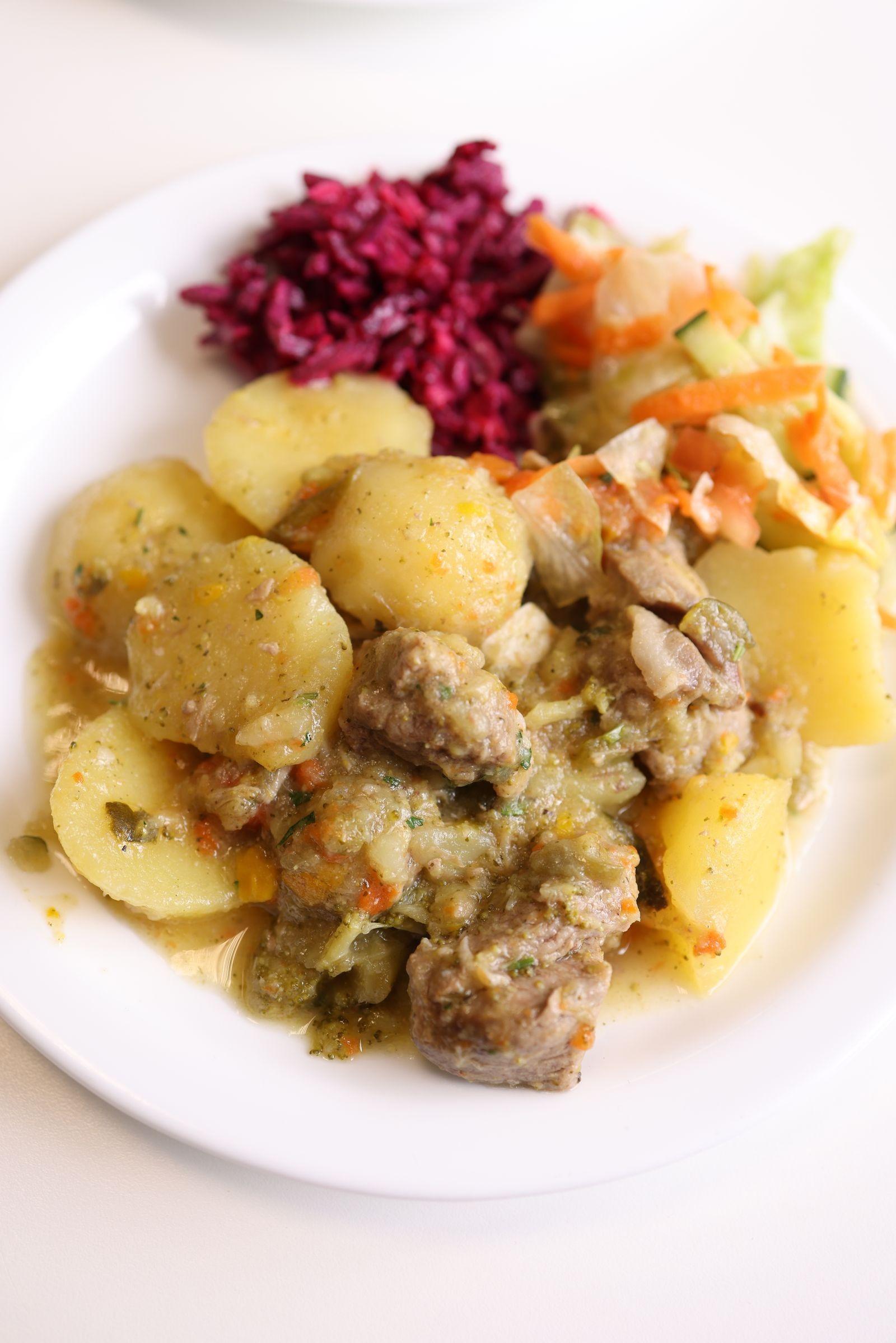 Pierna de Ternasco Deshuesada al Horno con Patatas Panaderas